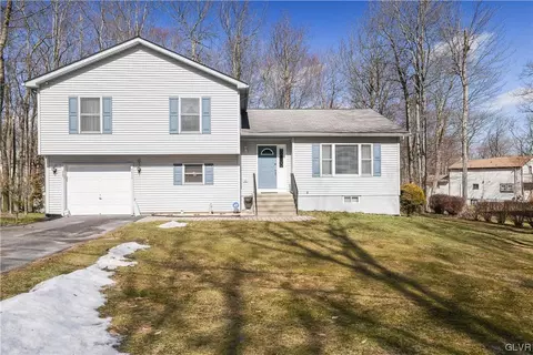 3105 Lewis Crown Dr, Coolbaugh Twp, PA 18466
