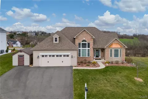 281 Danbury Dr, Nazareth, PA 18064