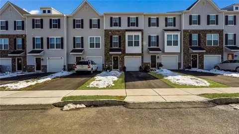 4906 Brookside Ct, Coopersburg, PA 18036