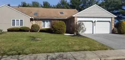 5809 Tavistock Ln, Macungie, PA 18062
