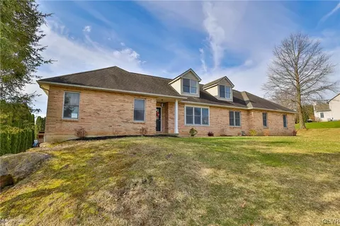 1814 Ironwood Dr, Forks Twp, PA 18040