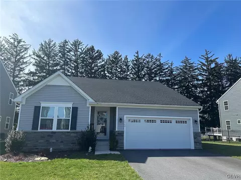 1340 Woodmont Ln, Catasauqua, PA 18032