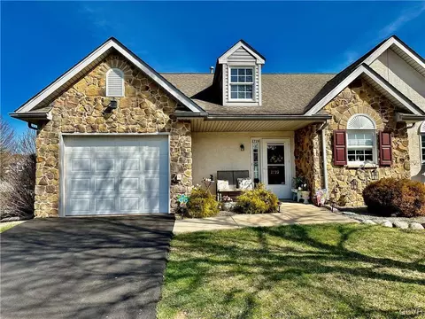 2729 Harvest Dr W, Forks Twp, PA 18040