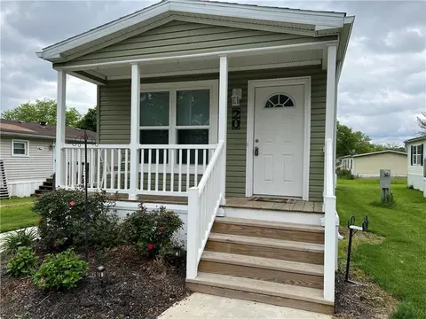 20 Woodsbluff Ct N, Bath, PA 18014 photo 1