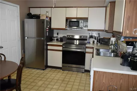 3422 Drighton Ct, Bethlehem, PA 18020 photo 9