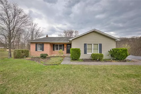 141 Steeple Chase Ln, Harrisburg, PA 17112