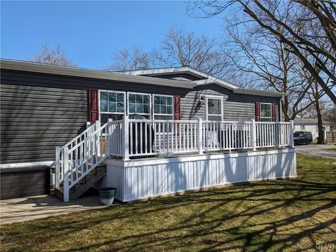 7 Longwood Ct, Bath, PA 18014