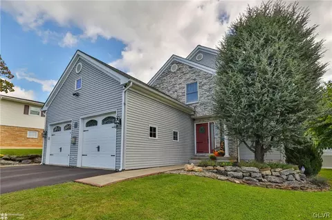 3204 N 3rd St, Hokendauqua, PA 18052