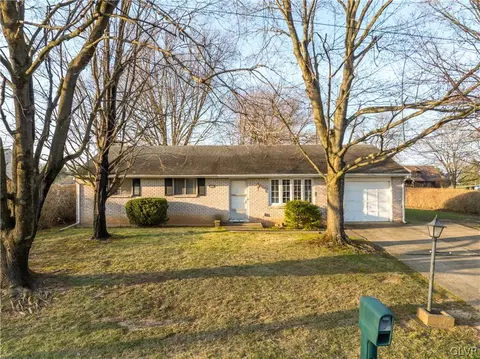 5680 Colony Dr, Bethlehem, PA 18017