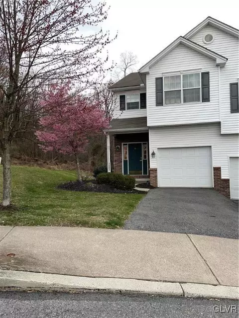 1507 Crest Park Ct, Bethlehem, PA 18015