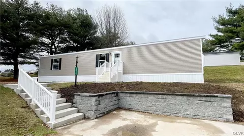 6016 Ambler Ct, Slatington, PA 18080