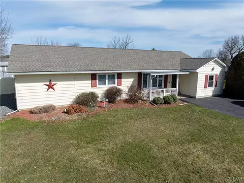 2865 Hillcrest Dr E, Coplay, PA 18037