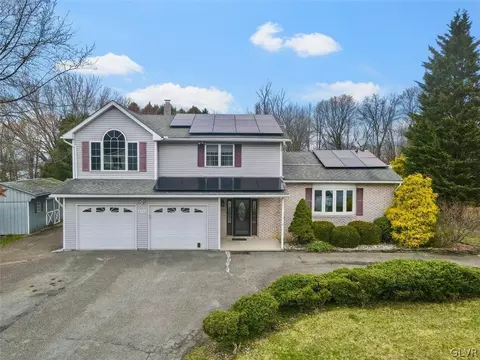 2153 Valley View Dr S, Saylorsburg, PA 18353