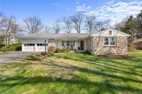 2636 Woodside Rd, Bethlehem, PA 18017