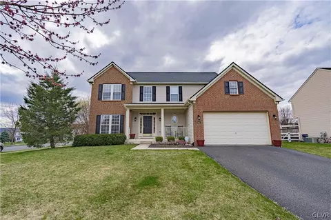 6982 Tuscany Dr, Macungie, PA 18062