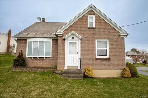 40 Rose Inn Ave, Nazareth, PA 18064
