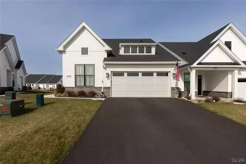 6959 Maple Dr, Bath, PA 18014 photo 2