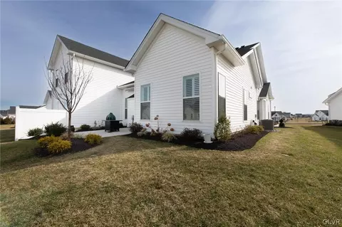 6959 Maple Dr, Bath, PA 18014 photo 38