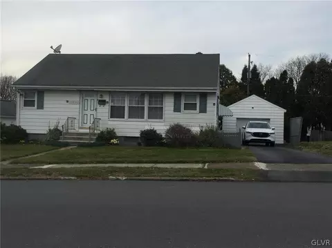 1552 Greenview Dr, Bethlehem, PA 18018