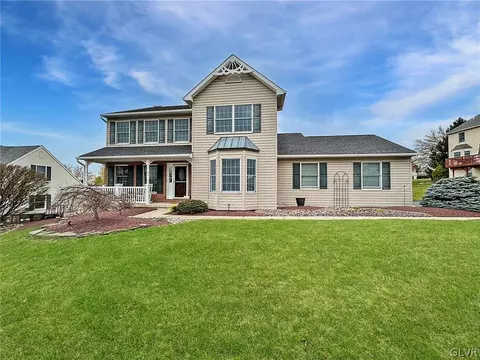 102 Spy Glass Hill Rd, Bath, PA 18014