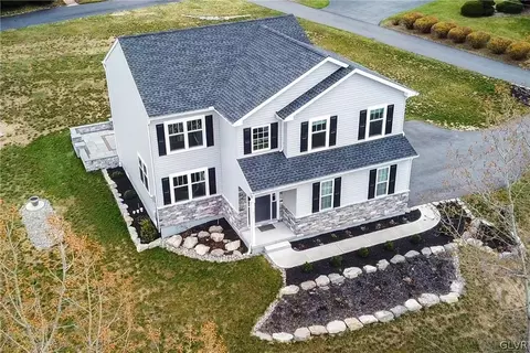 330 Walnut Dr, Northampton, PA 18067