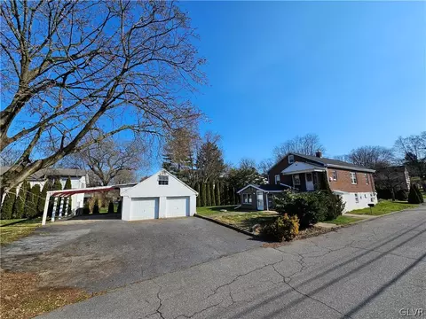 1901 Willow Park Rd, Bethlehem, PA 18020