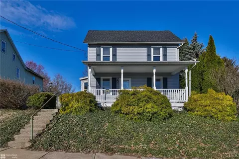 137 N Whitfield St, Nazareth, PA 18064