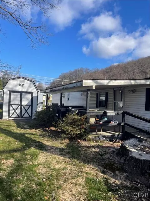 4 Indian Trl, Wind Gap, PA 18091