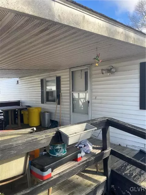 4 Indian Trl, Wind Gap, PA 18091 photo 3