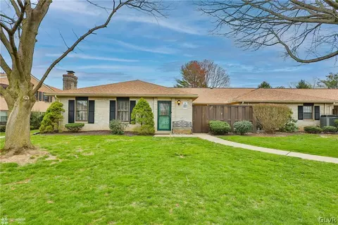 2855 Springhaven Pl, Macungie, PA 18062
