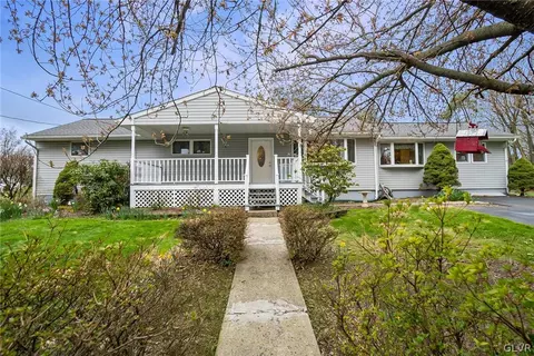 1205 Wayne St, Palmer Township, PA 18045