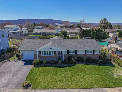2964 Sequoia Dr, Macungie, PA 18062