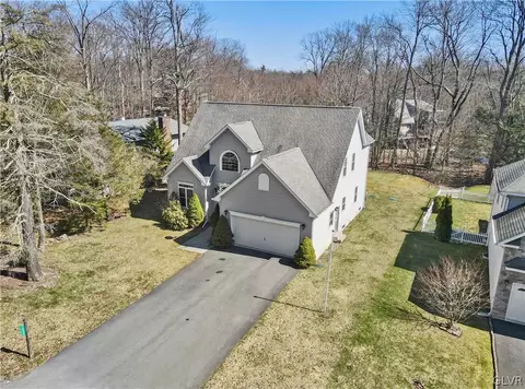 7323 Mohican Ln, Coolbaugh Twp, PA 18466