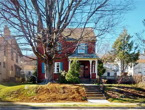1049 Delaware Ave, Fountain Hill, PA 18015