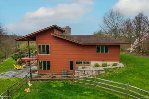 7092 Behler Rd, New Tripoli, PA 18066