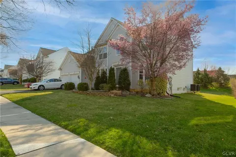 8886 Colebrook Rd, Breinigsville, PA 18031