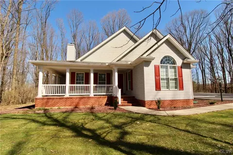 6285 Hilltop Rd, Macungie Twp, PA 18069