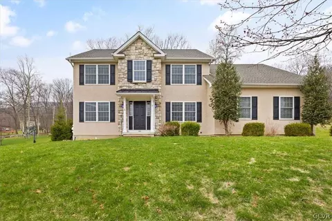 1111 Pleasant Dr, Pen Argyl, PA 18072