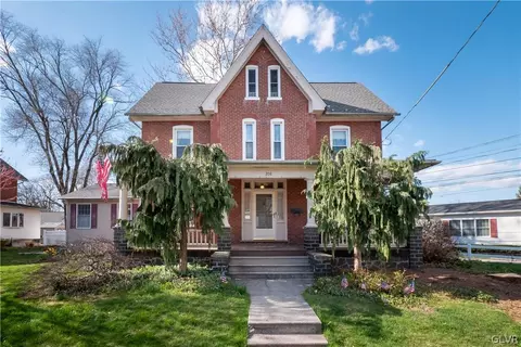 208 Locust St, Coopersburg, PA 18036