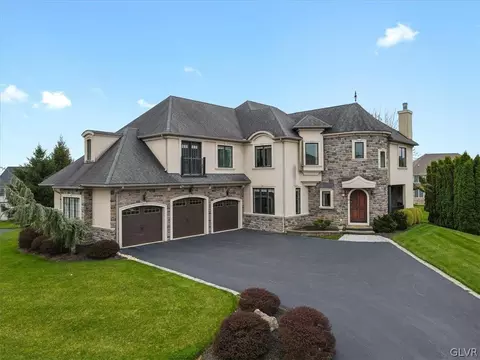 51 Surrey Dr, Palmer Township, PA 18045