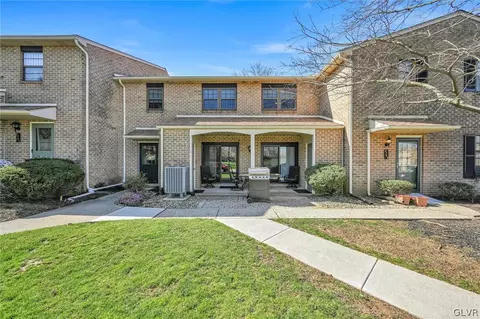 2762 Springhaven Pl, Macungie, PA 18062
