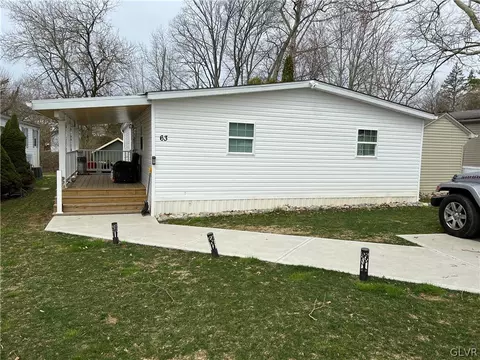 63 Hickory Hills Dr, Bath, PA 18014