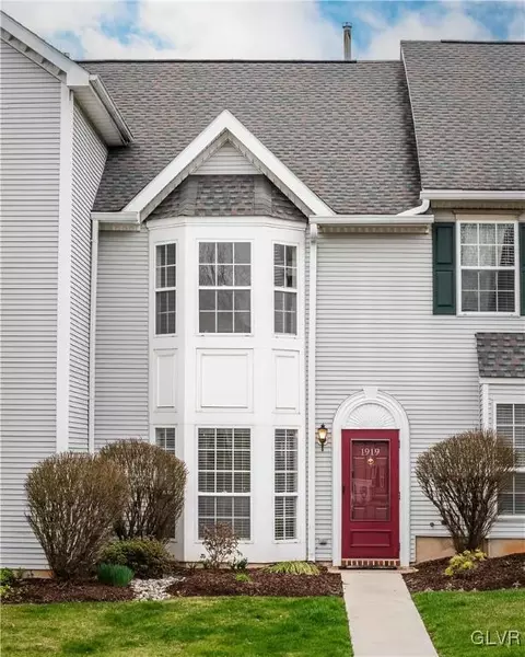 1919 Willings Ln, Hellertown, PA 18055