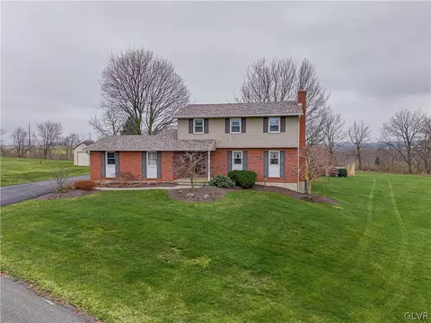 3826 Estate Dr, Schnecksville, PA 18078