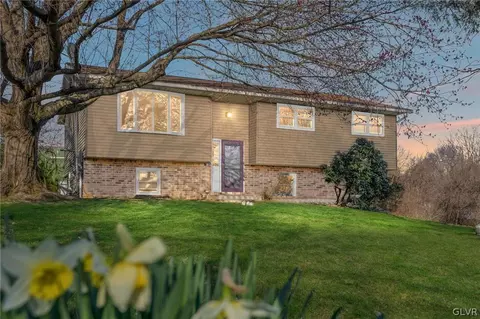 1614 Susan Cir, Forks Twp, PA 18040