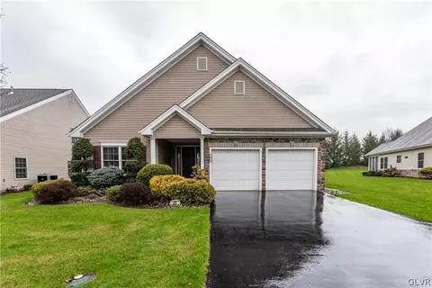 46 Edinburgh Dr, Palmer Township, PA 18045