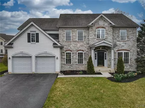 5336 Greenbriar Dr, Bethlehem, PA 18017