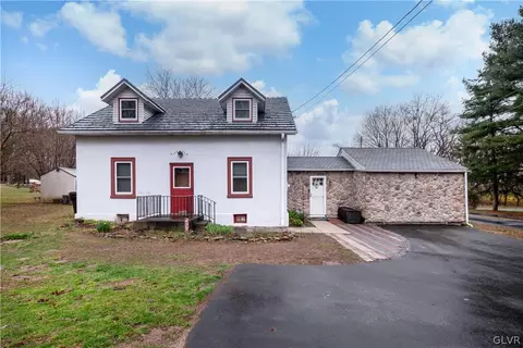 7075 Saint Peters Rd, Macungie, PA 18062