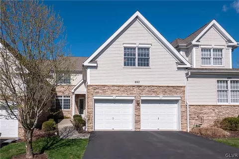 990 E Homestead Ln, Williams Twp, PA 18042