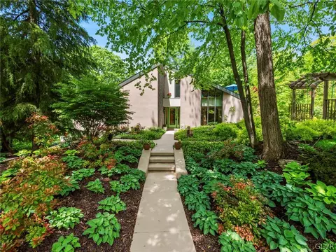 6791 Crown Ln, Zionsville, PA 18092